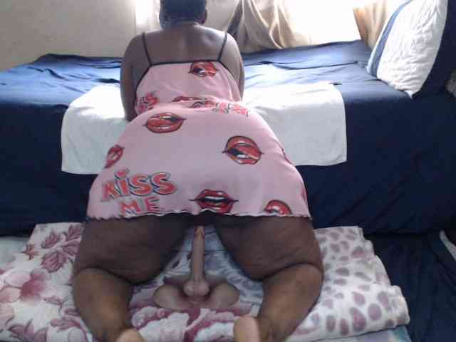 Prettybkack25 webcam