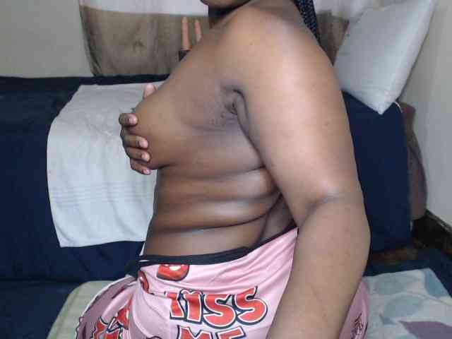 Prettybkack25 webcam