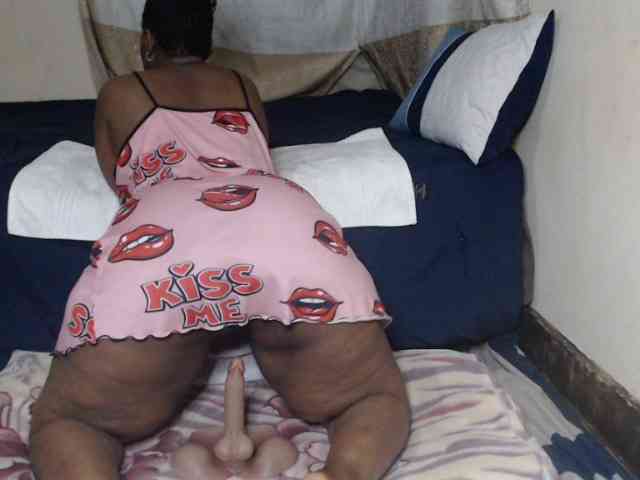 Prettybkack25 webcam