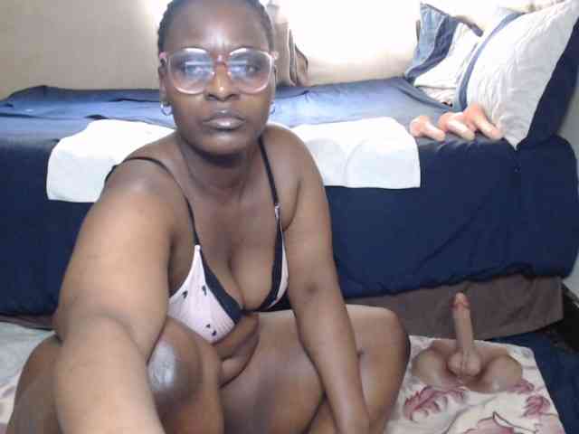 Prettybkack25 webcam