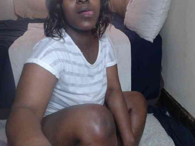 Prettybkack25 webcam