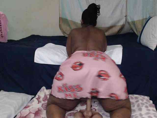 Prettybkack25 webcam