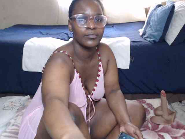 Prettybkack25 webcam