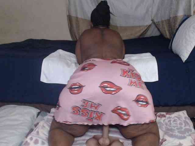 Prettybkack25 webcam