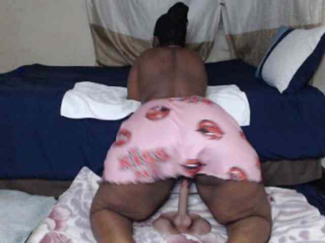 Prettybkack25 webcam