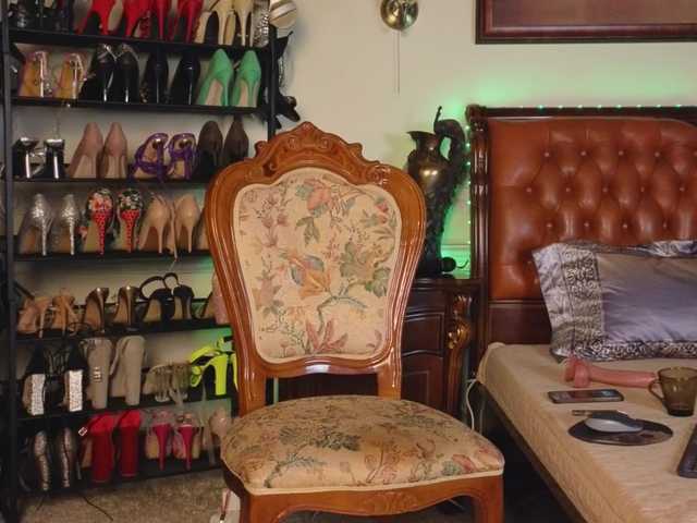 Alina-Grosu's BongaCams show and profile