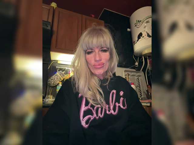 Alina-Grosu's BongaCams show and profile