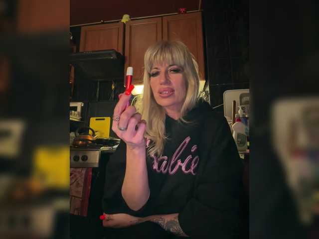 Alina-Grosu's BongaCams show and profile