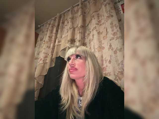 Alina-Grosu's BongaCams show and profile