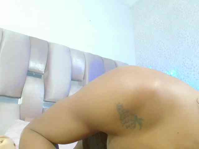 latiinhot Live Webcam on BongaCams