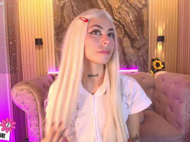 Sabrinaa1's BongaCams show and profile