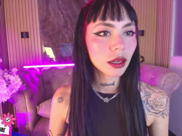 Sabrinaa1's BongaCams show and profile