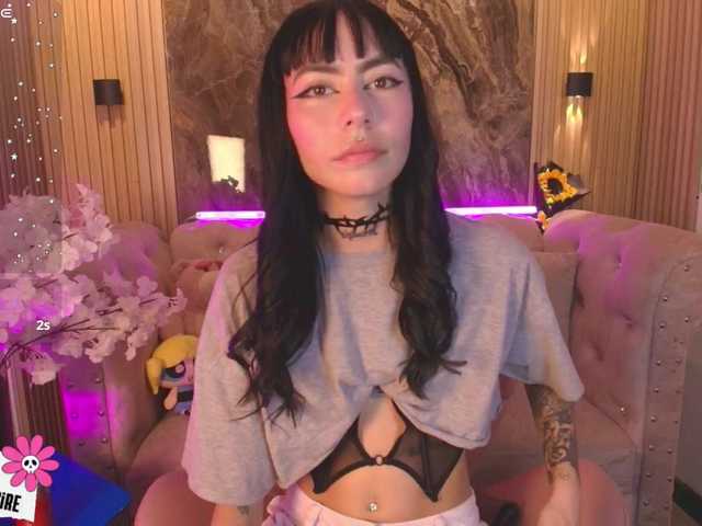 Sabrinaa1's BongaCams show and profile