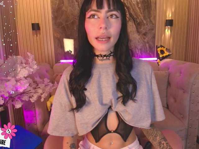 Sabrinaa1's BongaCams show and profile