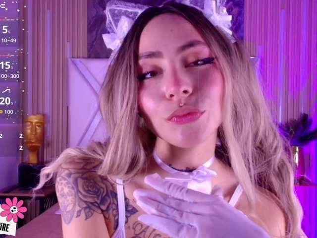 Sabrinaa1's BongaCams show and profile