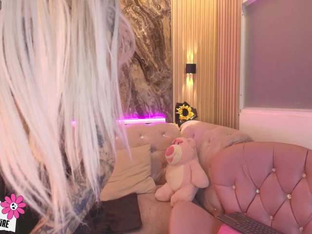 Sabrinaa1's BongaCams show and profile