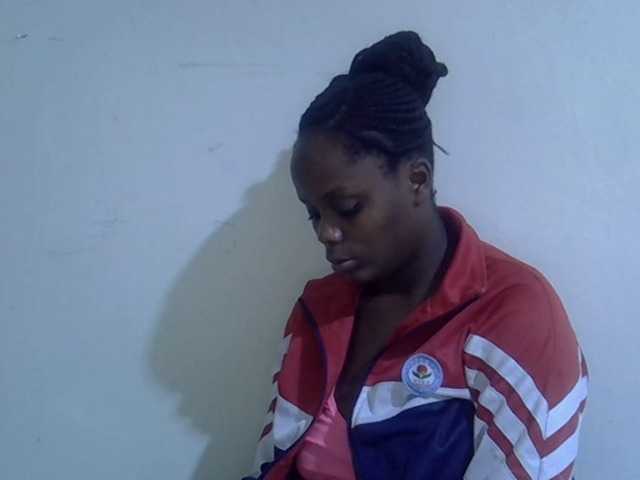 le modèle Sweet-diva est en webcam porno dans un show sur le site bongacams, il possède les tags suivants: Ebony,Brunette,Hairy