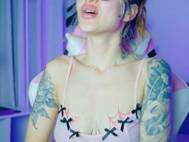 TaylorKnapp's BongaCams show and profile