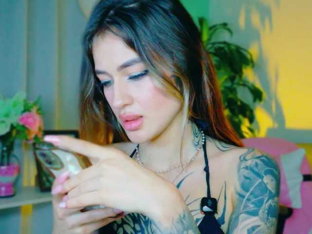 le modèle TaylorKnapp est en webcam porno dans un show sur le site bongacams, il possède les tags suivants: Latino/Hispanic,Blonde,Shaved