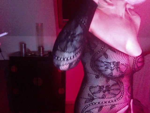 erikaboom66's BongaCams show and profile