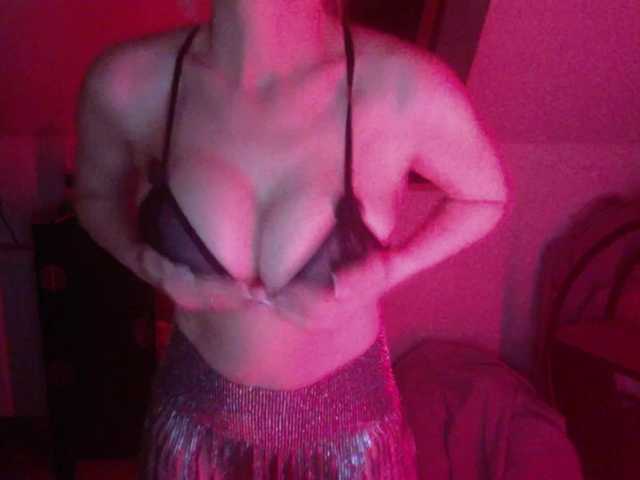 erikaboom66's BongaCams show and profile