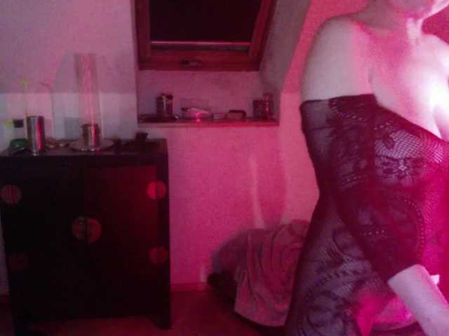 erikaboom66's BongaCams show and profile