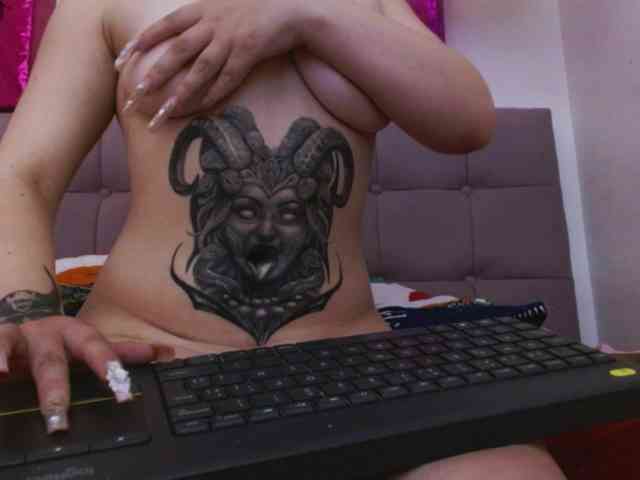 Lola-wish webcam