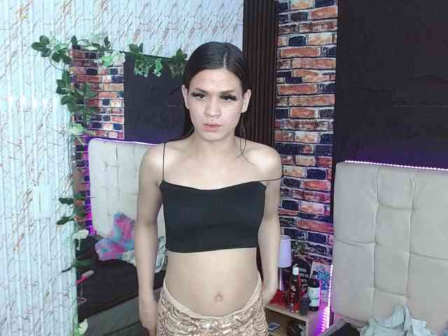 maddiison303av Live Webcam on BongaCams