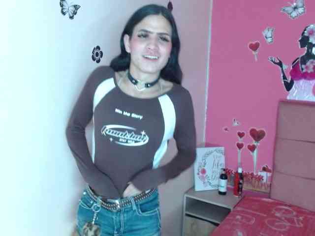 maddiison303av Live Webcam on BongaCams
