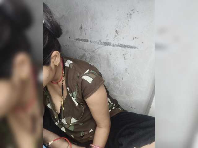 Tunnidelhi's BongaCams show and profile