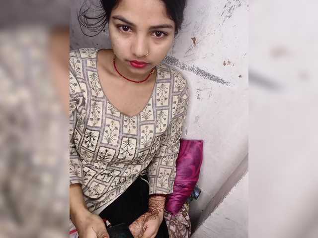 Tunnidelhi's BongaCams show and profile