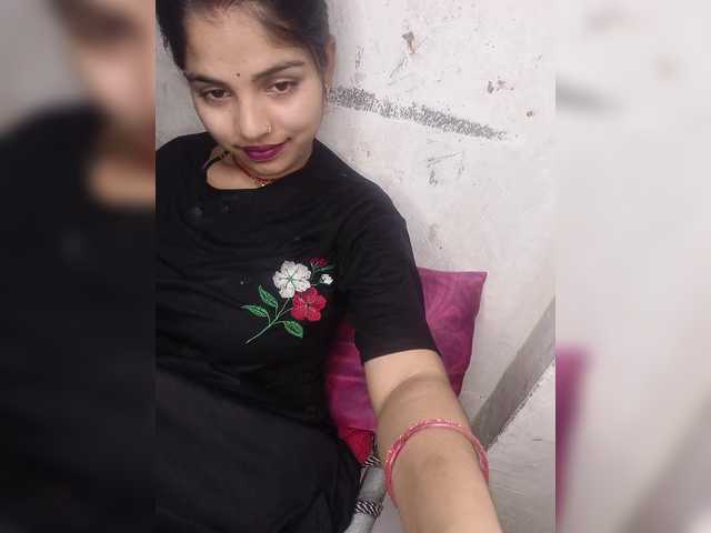 Tunnidelhi's BongaCams show and profile