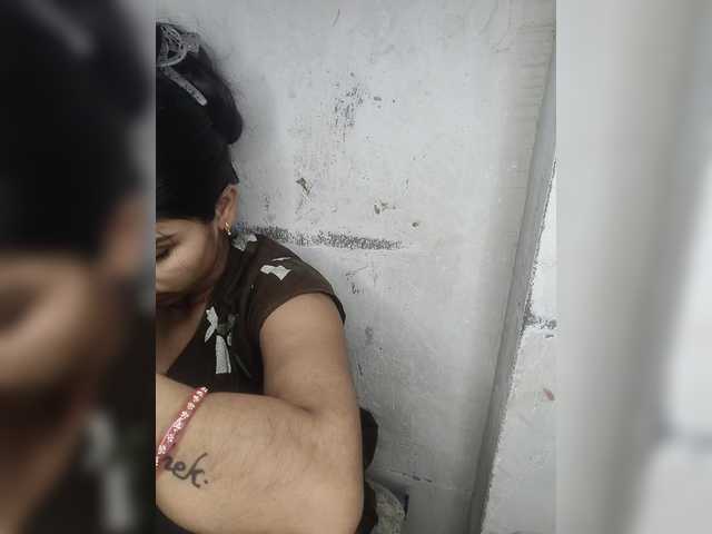 Tunnidelhi's BongaCams show and profile