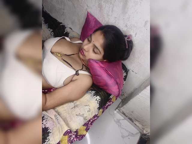 Tunnidelhi's BongaCams show and profile