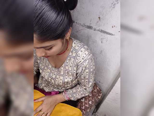 Tunnidelhi's BongaCams show and profile