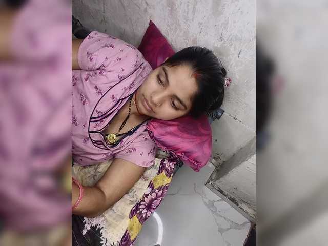 Tunnidelhi's BongaCams show and profile