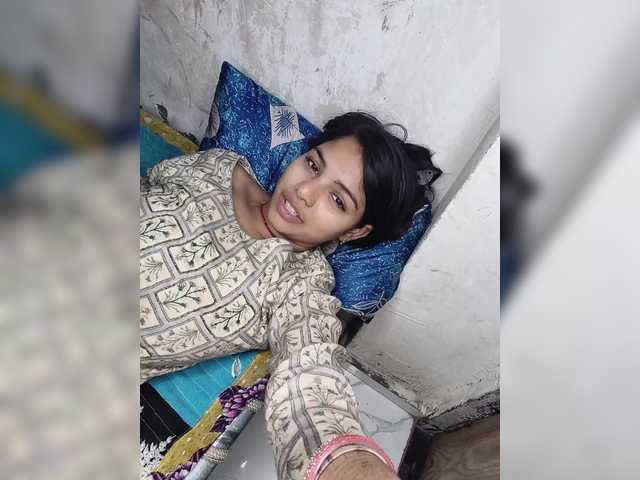 Tunnidelhi's BongaCams show and profile