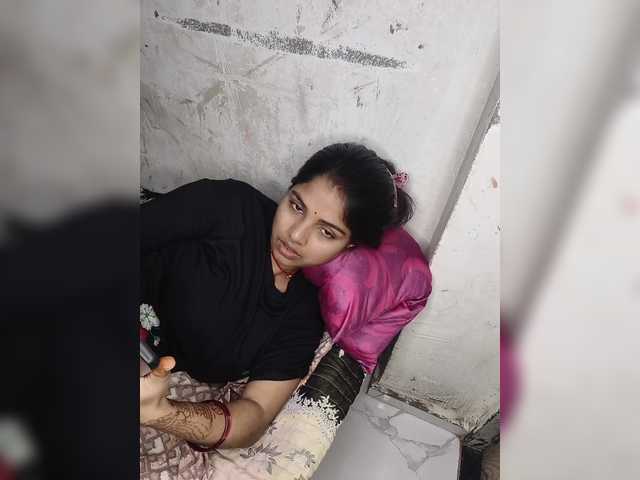 Tunnidelhi's BongaCams show and profile