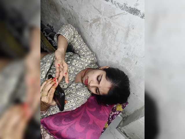 Tunnidelhi's BongaCams show and profile