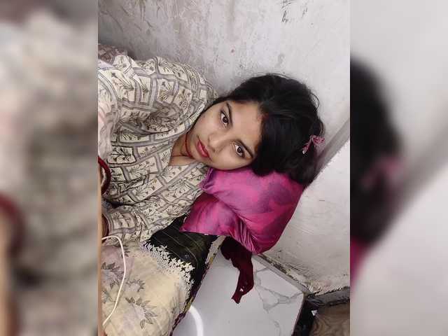 Tunnidelhi's BongaCams show and profile