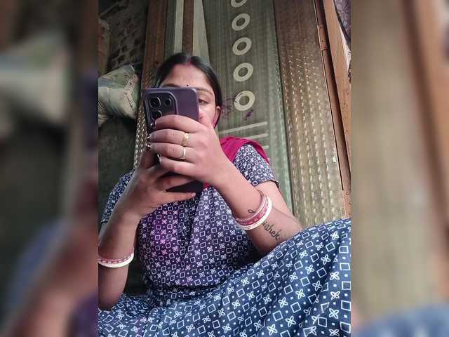 Tunnidelhi's BongaCams show and profile