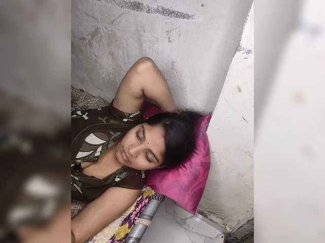 Tunnidelhi's BongaCams show and profile