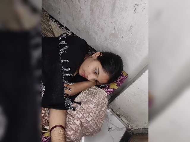 Tunnidelhi's BongaCams show and profile