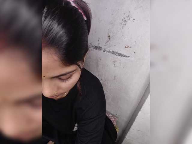 Tunnidelhi's BongaCams show and profile