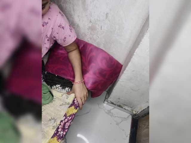 Tunnidelhi's BongaCams show and profile