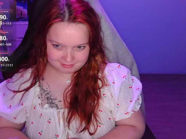  AlinaAdams chat room