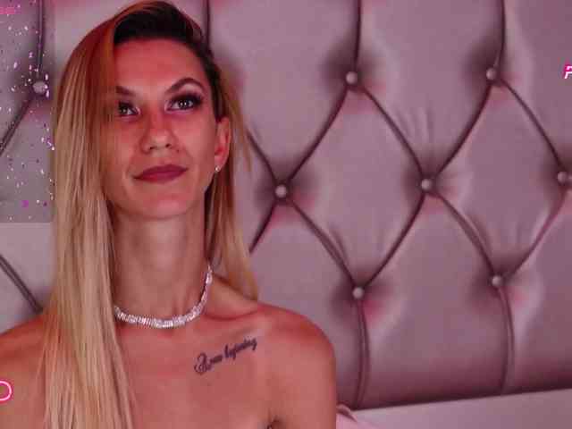 online live show MayaHale