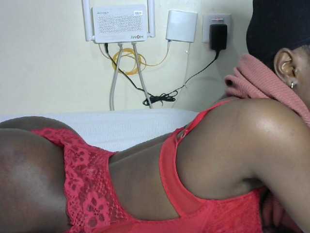 Hotzelda webcam bongacams model stream image