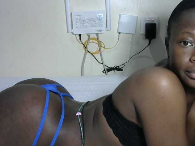 Hotzelda webcam bongacams model stream image