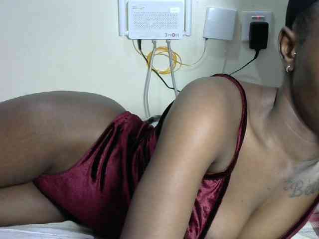 Hotzelda Live Webcam on BongaCams